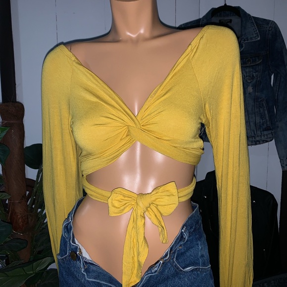 Yellow wrap-around crop top with peasant sleeves - Picture 2 of 4